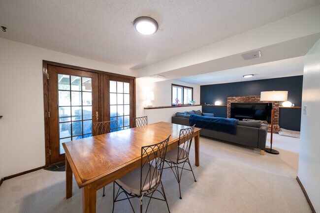 Building Photo - 1581 Woodside Ct NE