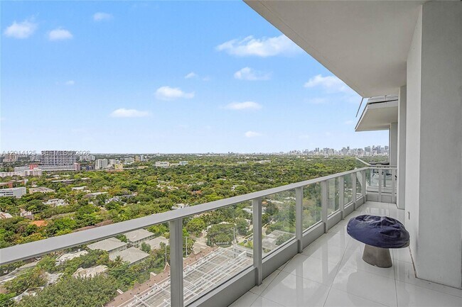 Building Photo - 2627 S Bayshore Dr