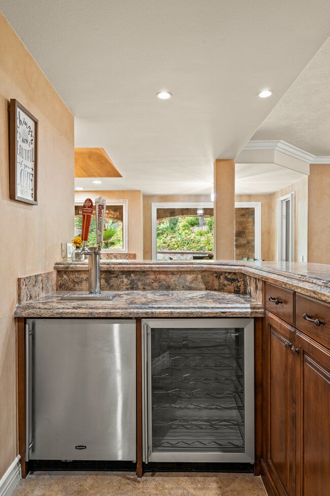 Building Photo - Elegant 5BR Furnished Estate with Pool & G...