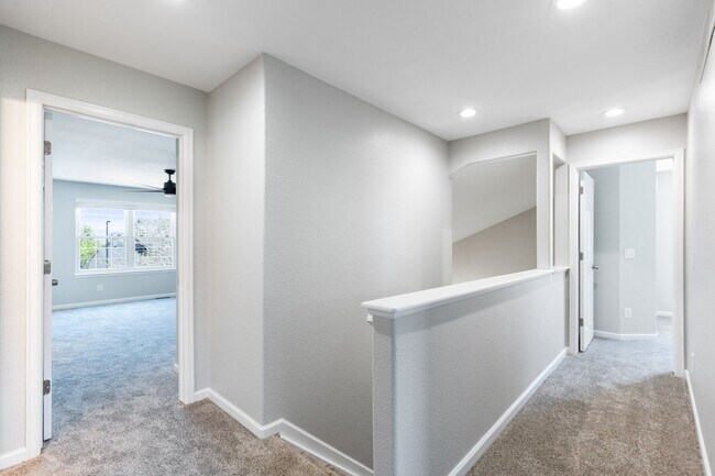 Building Photo - Spacious 5 bedroom home in the heart of Pa...