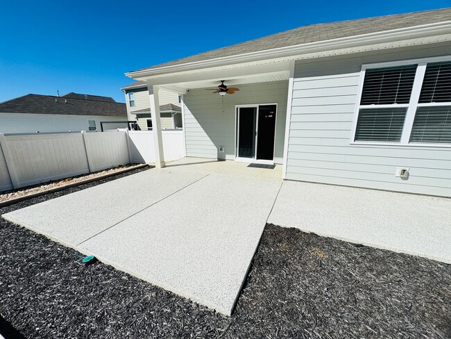 Building Photo - FOR LEASE- ONE LEVEL, SINGL-FAMILY HOME IN...