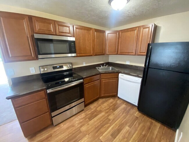 Building Photo - Spacious 2-Bedroom Home in Roy! $350 Off o...