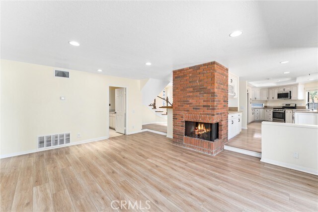 Building Photo - 15360 Metropol Dr