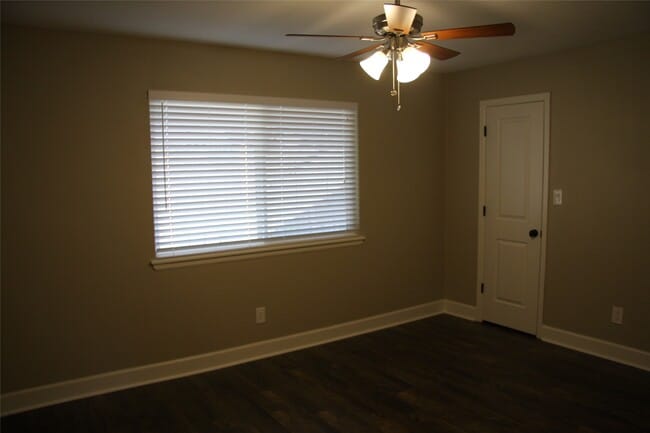 Building Photo - 2227 Highland Hills Dr