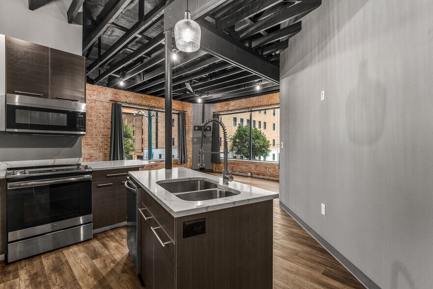 Building Photo - 901 9th St