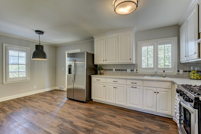 Remodeled kitchen with granite countertops - 705 N 75th St