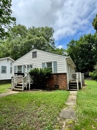 Building Photo - 3 bedroom house on quiet dead end! All ele...