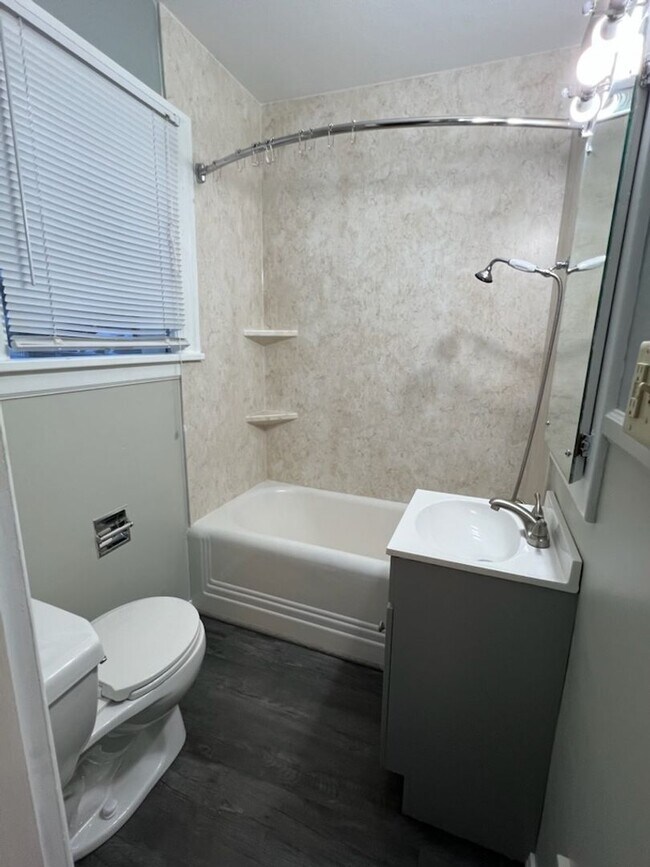 Building Photo - Spacious 3+ bed/2 bath home! Large fenced yard, garage, shed, w/d, a/c, d/w & more!