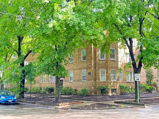 Building Photo - 3711 N Hoyne Ave