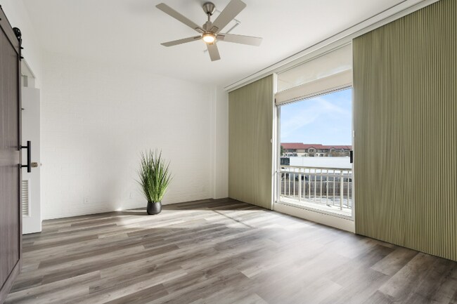 Building Photo - 4600 Ocean Dr