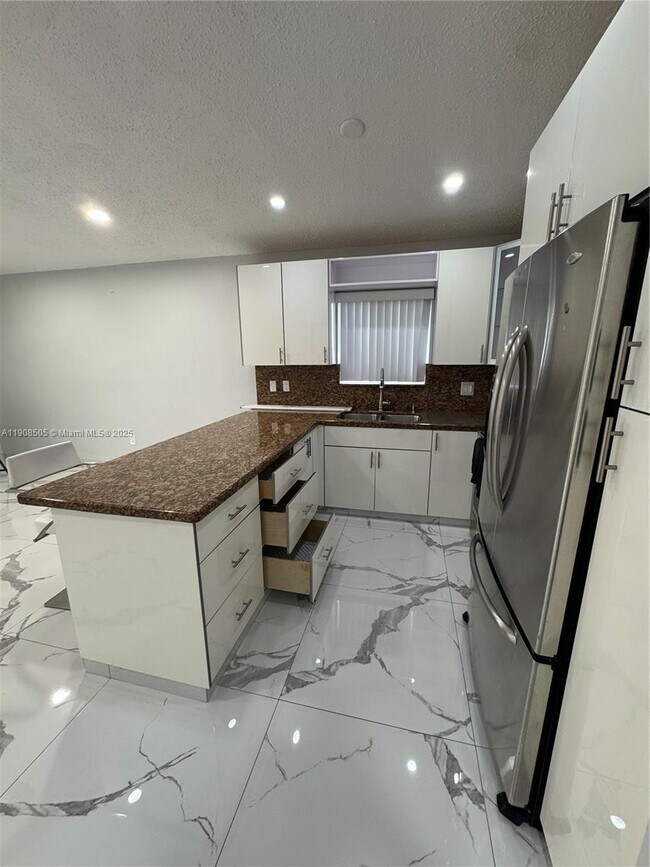 Building Photo - 8701 NW 109th Terrace