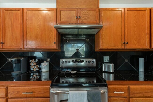 Building Photo - 7245 S Cole Ln