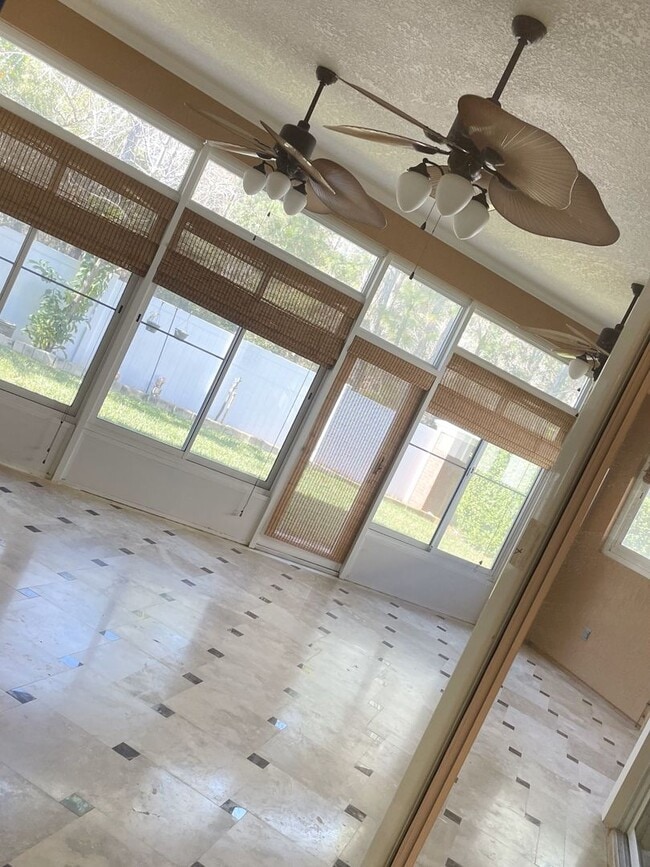 Building Photo - Single Family home is Deercreek