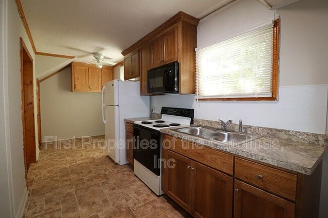 Building Photo - 203 N New Hope Rd