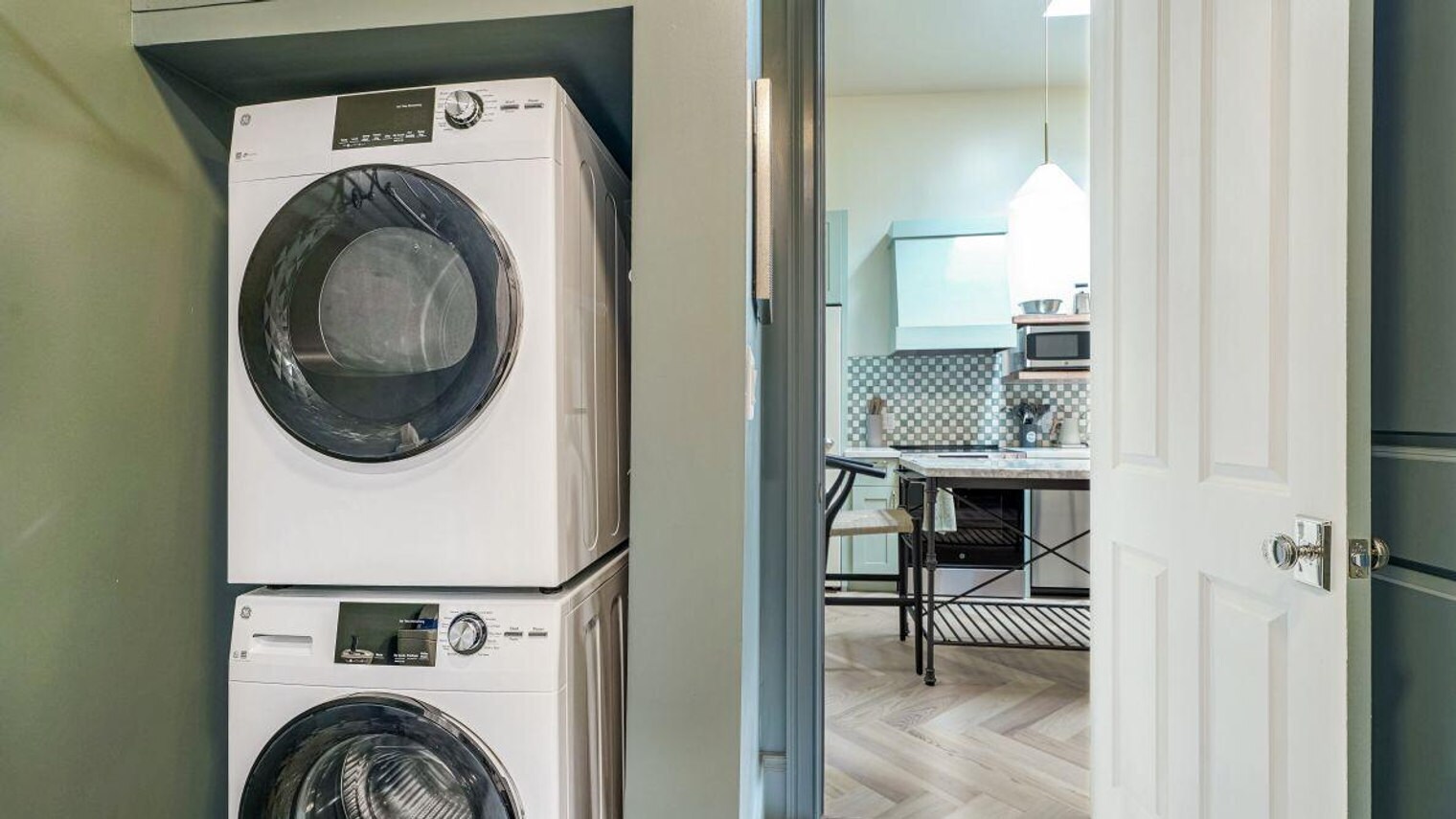 Building Photo - 604 Baronne St