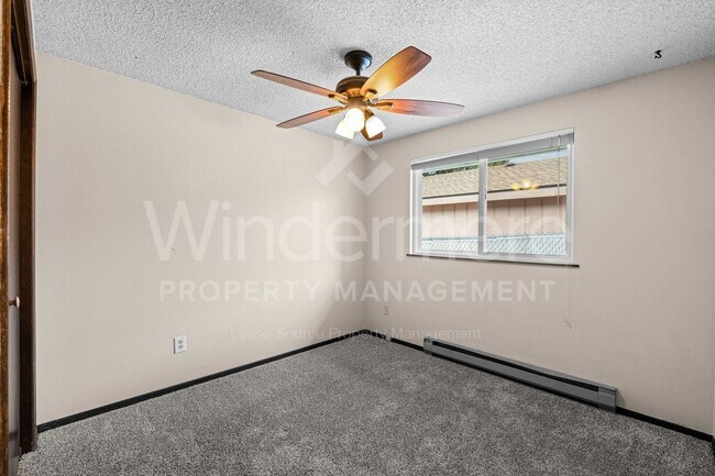 Building Photo - 3142 E 31st Ave