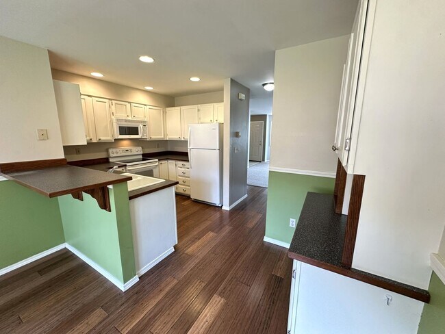 Building Photo - Beautiful 2 Bed 1.5 Bath Condo!