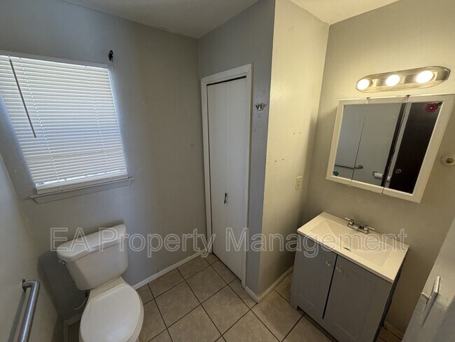 Building Photo - 117 40th St NW