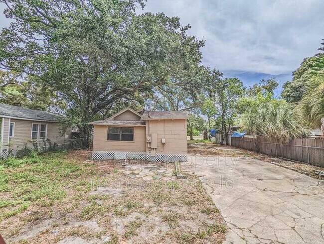 Building Photo - 2705 4th St S