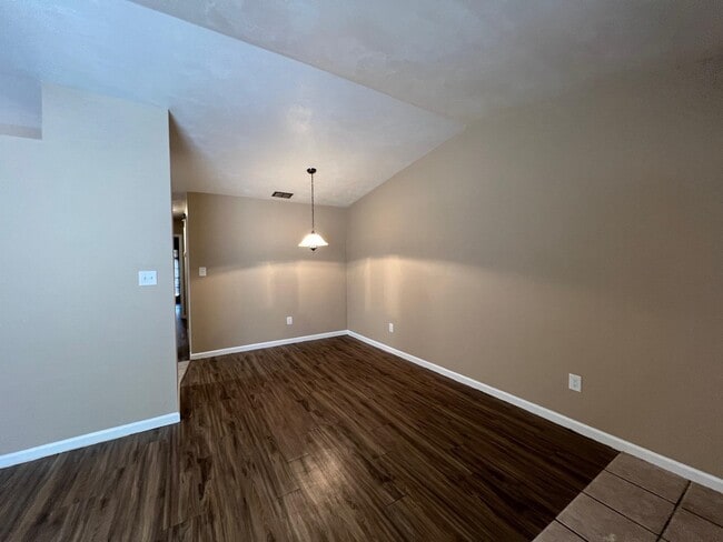 Building Photo - 2652 Millbank Dr