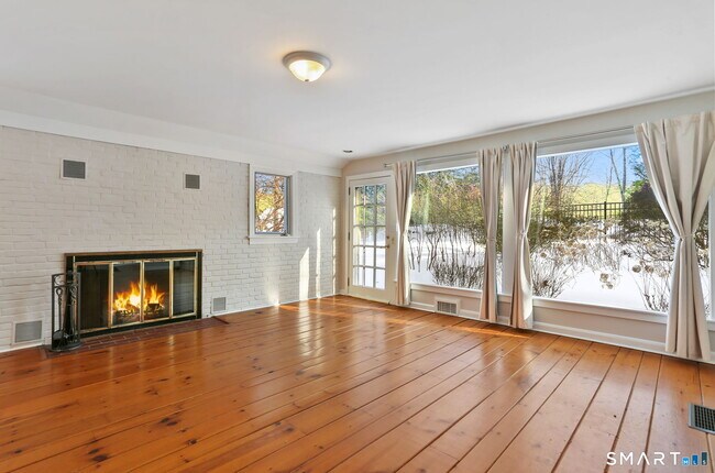 Building Photo - 815 Valley Rd