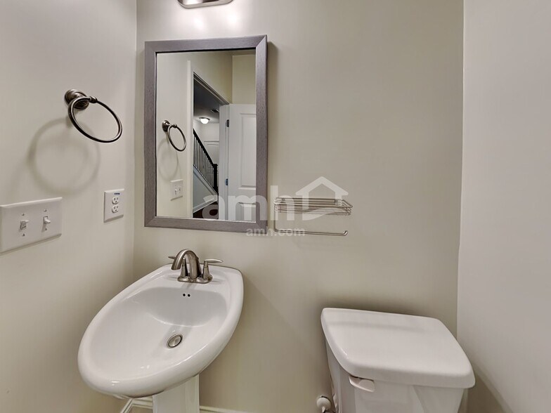 Building Photo - 264 Makenna Dr