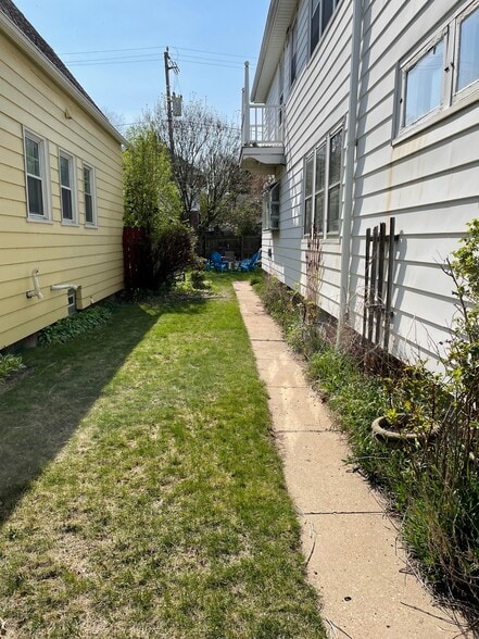 Building Photo - 3937 N Farwell Ave