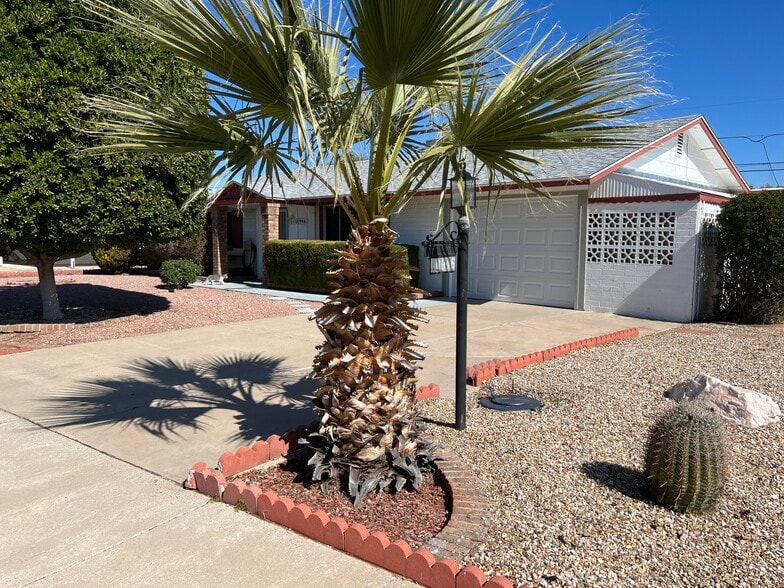 Building Photo - 10946 W Canterbury Dr