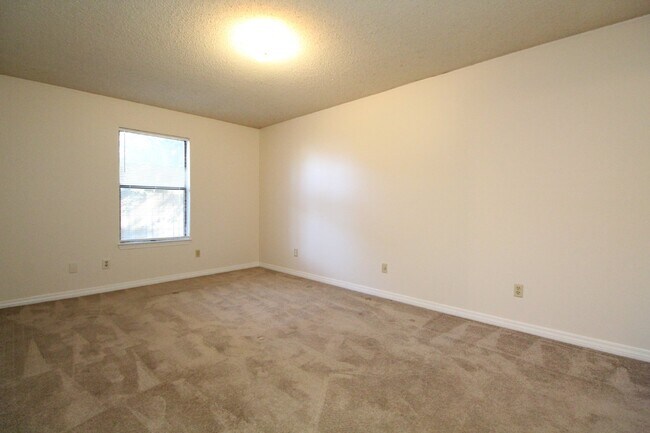 Building Photo - 2BR/2BA 1st-Floor Condo in West Pensacola ...