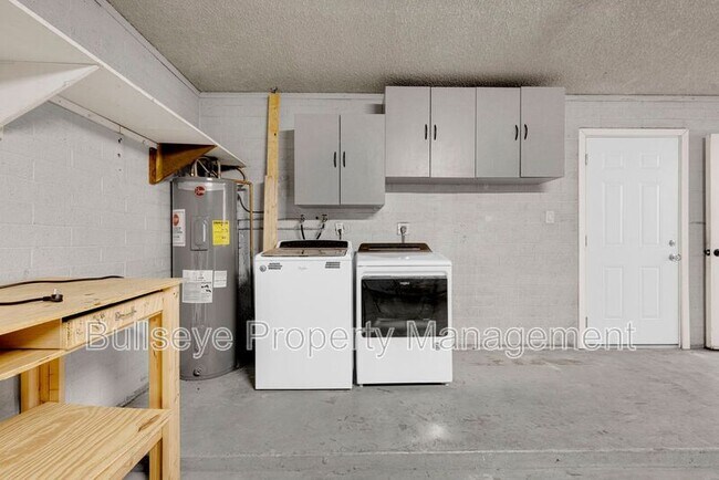 Building Photo - 847 W Juanita Ave