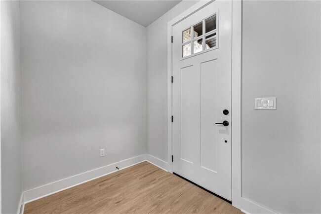 Building Photo - 1850 Momi St