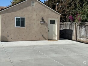 Building Photo - Newly Built Modern 1 Bed / 1 Bath Unit for...