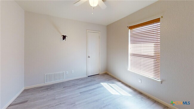 Building Photo - 3611 Selena Dr