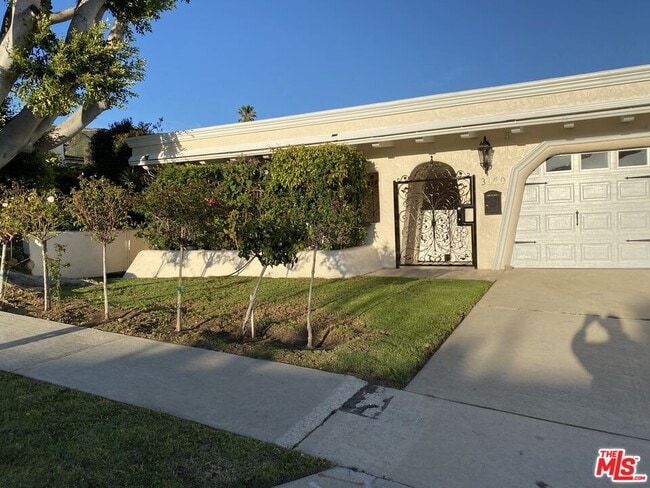 Building Photo - 3900 Castlerock Rd