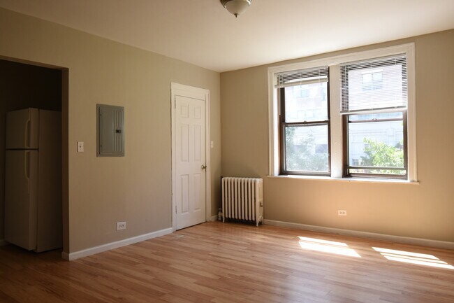 Building Photo - 4421 N Broadway