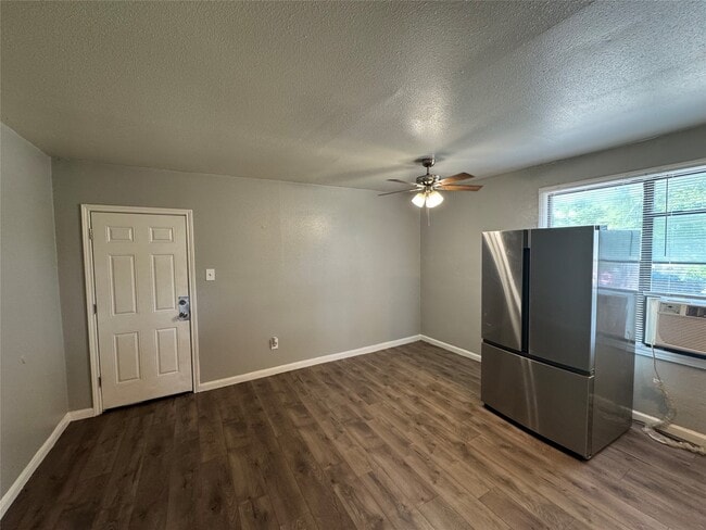 Building Photo - 2705 Lorraine St