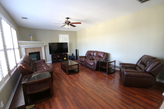 Building Photo - 21010 Wild Springs Dr
