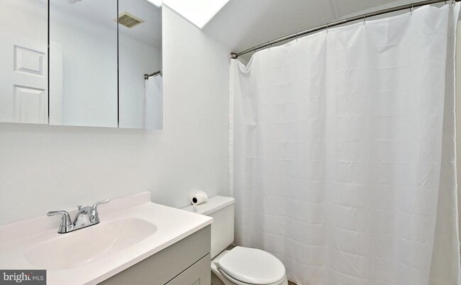 Building Photo - 122 Wheatsheaf Ln