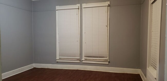 Building Photo - 611 N Anglin St