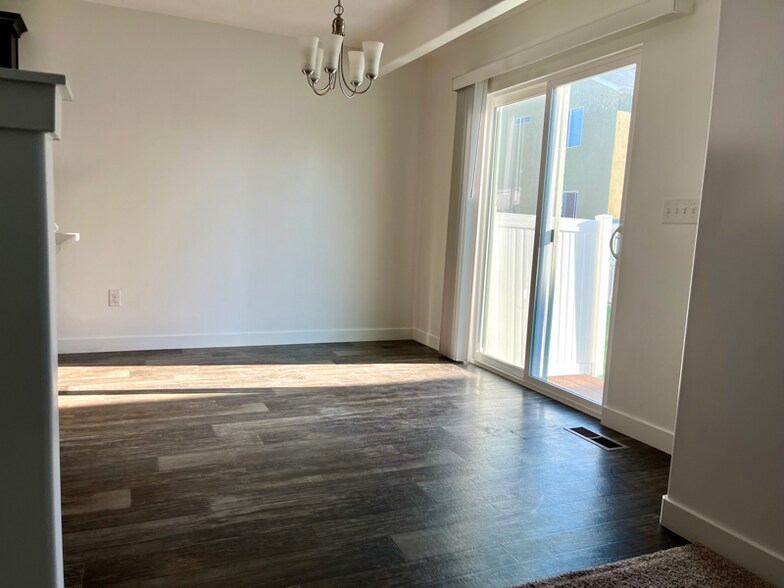 Building Photo - 431 S Fox Chase Ln