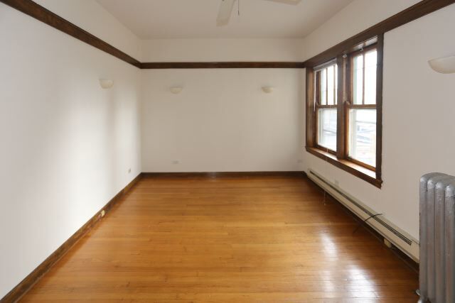 Building Photo - 821 W Waveland Ave
