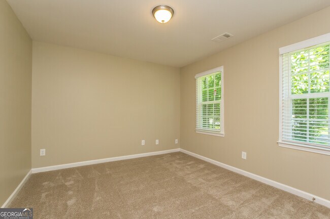 Building Photo - 320 Sumter Dr NE