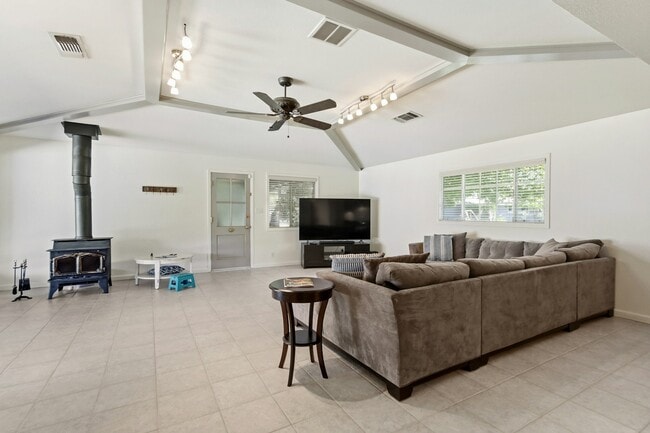 Building Photo - 3201 Bonita Dr