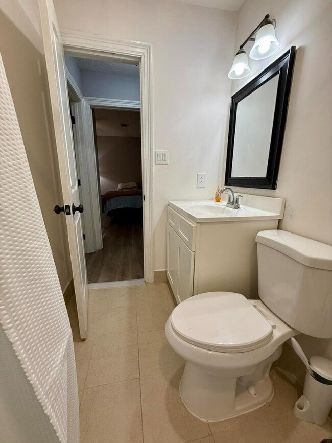 Building Photo - 306 N 40th Ave