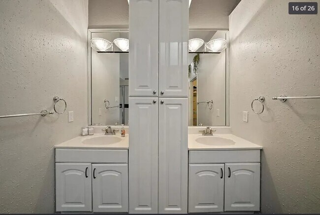 Building Photo - 15914 Pinyon Creek Dr