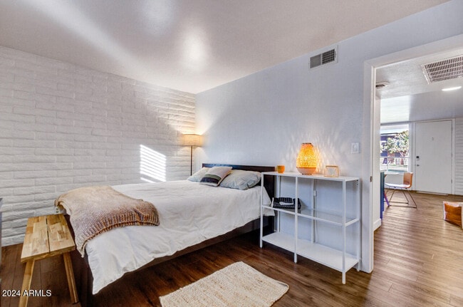 Building Photo - 3737 E Turney Ave