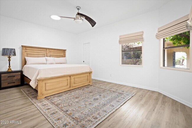 Building Photo - 8844 E San Rafael Dr