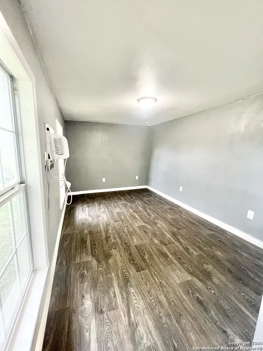 Building Photo - 311 Glamis Ave
