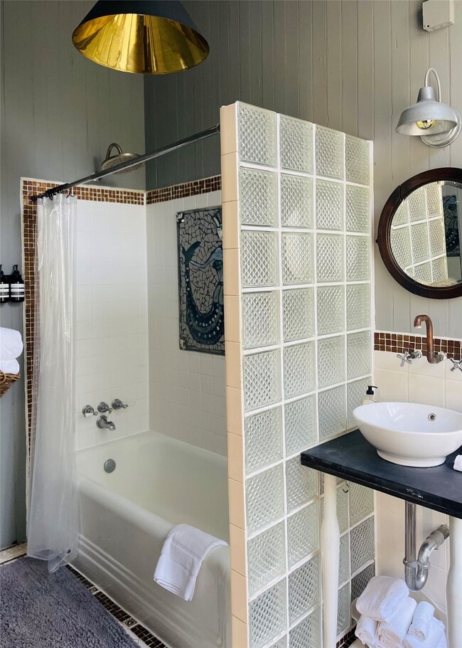 Building Photo - 1614 Avenue K