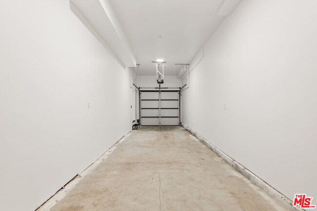 Building Photo - 438 E 28th St